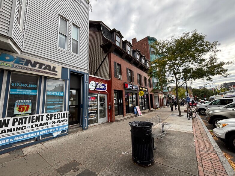 37-39 Maverick Sq, East Boston, MA à vendre - Photo de l’immeuble – Image 2 sur 3