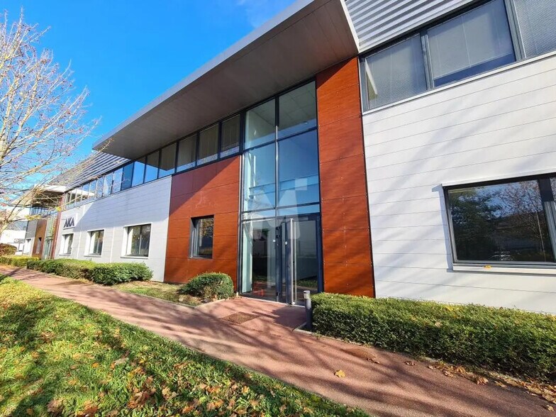 Local d’activités dans Lisses à louer - Photo de l’immeuble – Image 3 sur 6