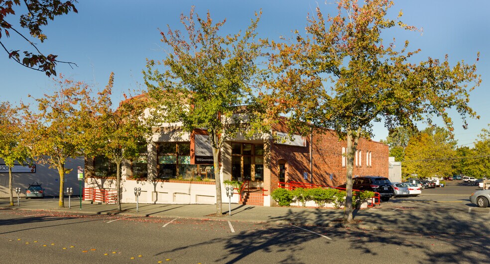 1215 Commercial St, Bellingham, WA à louer - Photo principale – Image 1 sur 12