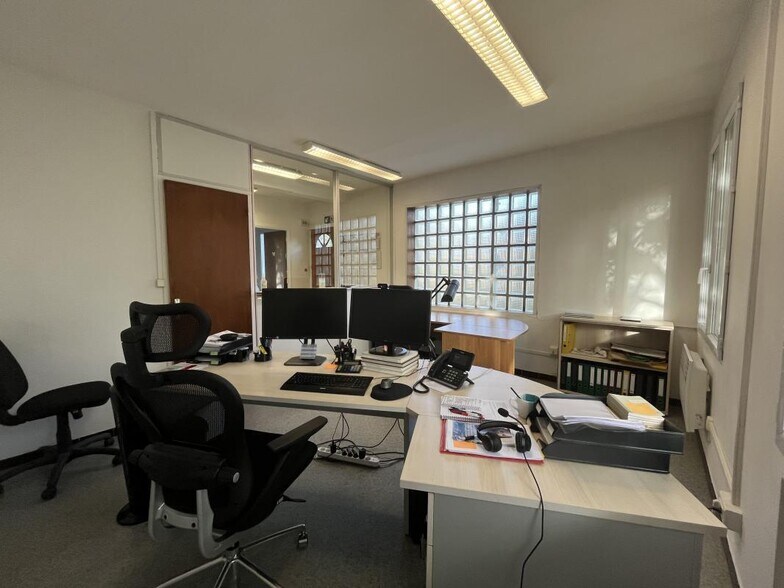 Bureau dans Aubagne à louer - Photo de l’immeuble – Image 2 sur 6