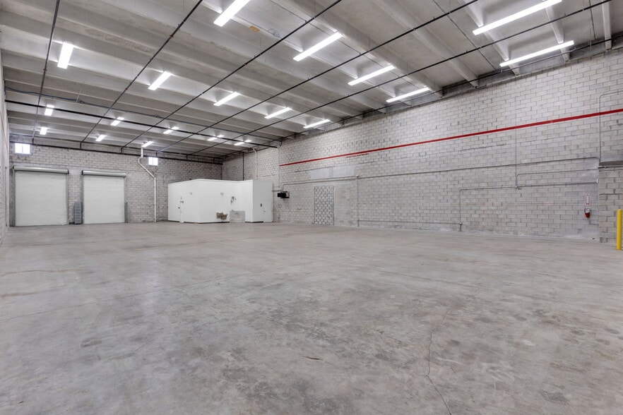 7900-7930 NW 71st St, Miami, FL à louer - Photo intérieure – Image 3 sur 32