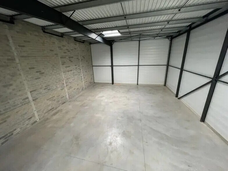 Local d'activités dans Oissel à vendre - Photo intérieure – Image 3 sur 9