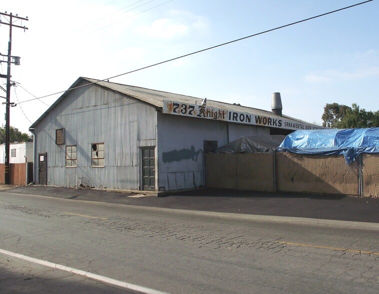 737 Mercantile St, Vista, CA à vendre - Photo de l’immeuble – Image 2 sur 3