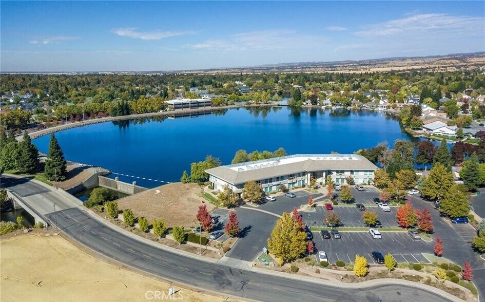 2580 Sierra Sunrise Ter, Chico, CA à louer - Photo principale – Image 1 sur 57