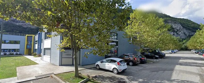 Plus de détails pour Local d'activités à louer