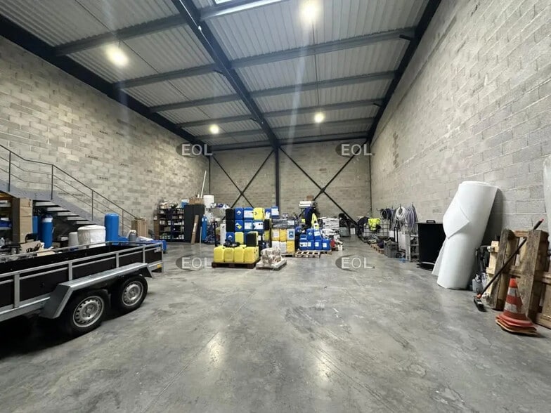 Local d’activités dans Meyreuil à louer - Photo de l’immeuble – Image 2 sur 6