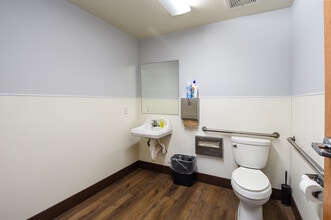 555 Queensland Cir, Corona, CA à louer Photo de l’immeuble– Image 2 sur 28