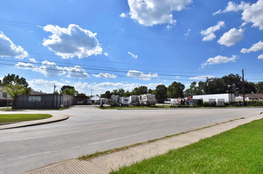 1915 Sherwood Forest St, Houston, TX à vendre - Photo de l’immeuble – Image 2 sur 21