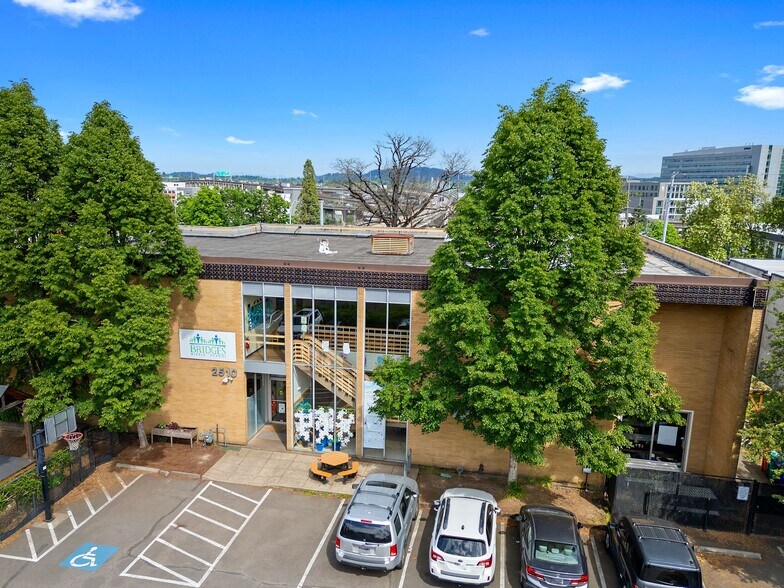 2510 SW 1st Ave, Portland, OR à louer - Photo de l’immeuble – Image 2 sur 42