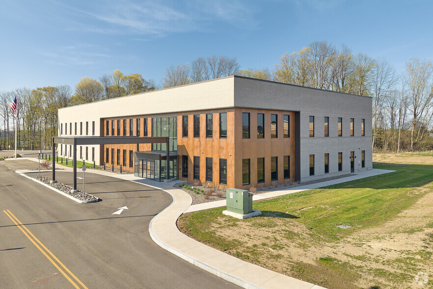 130 Canal Landing Blvd, Greece, NY à louer - Photo principale – Image 1 sur 12
