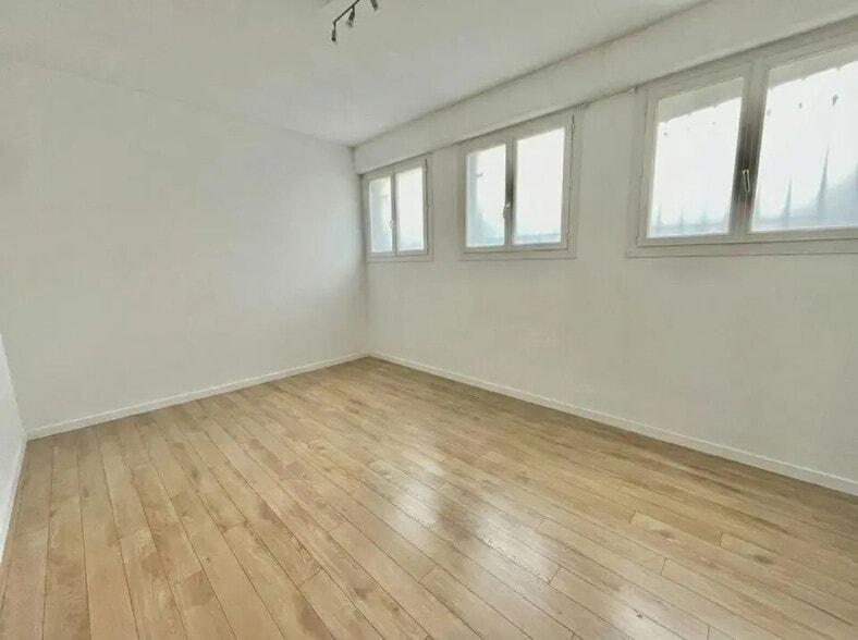 Bureau dans Draguignan à louer - Photo intérieure – Image 2 sur 6