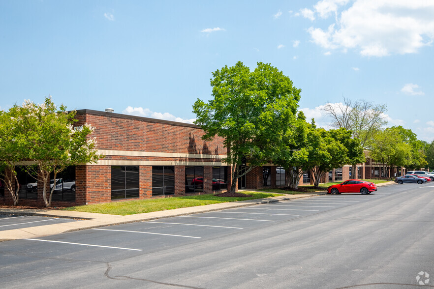 5209 Linbar Dr, Nashville, TN à louer - Photo de l’immeuble – Image 3 sur 27