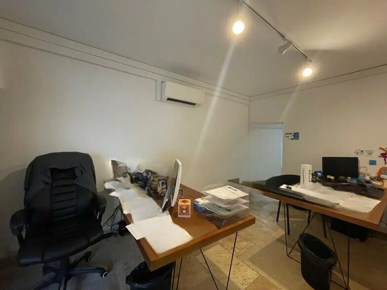 Local commercial dans Antibes à louer - Photo de l’immeuble – Image 2 sur 4