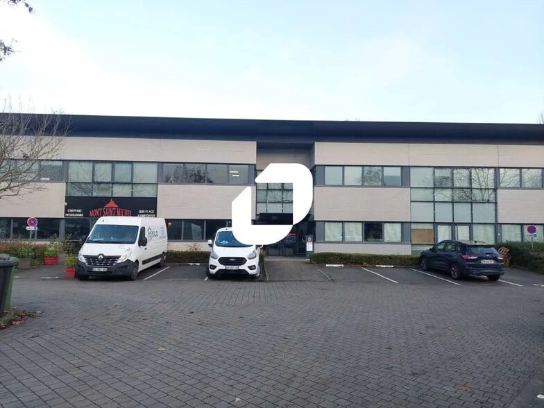 10 Rue Blaise Pascal, Élancourt à louer - Photo de l’immeuble – Image 1 sur 8