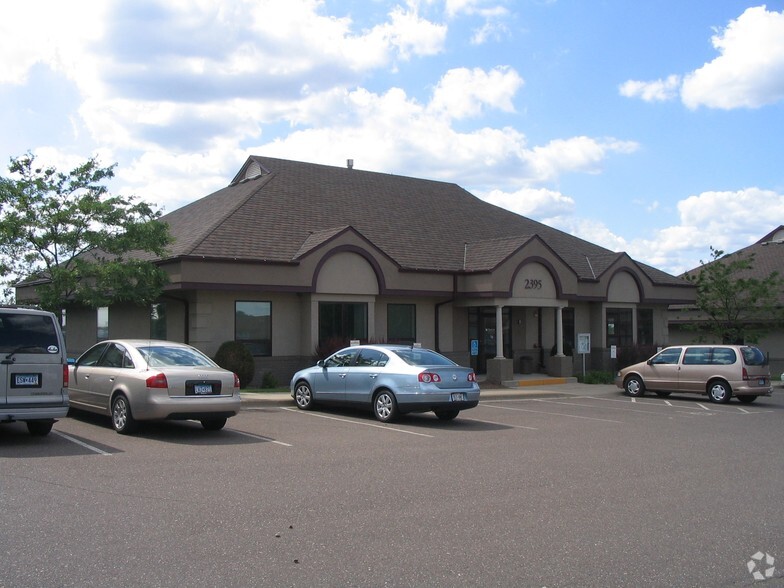 2395 N Ariel St, Maplewood, MN à louer - Photo de l’immeuble – Image 3 sur 4