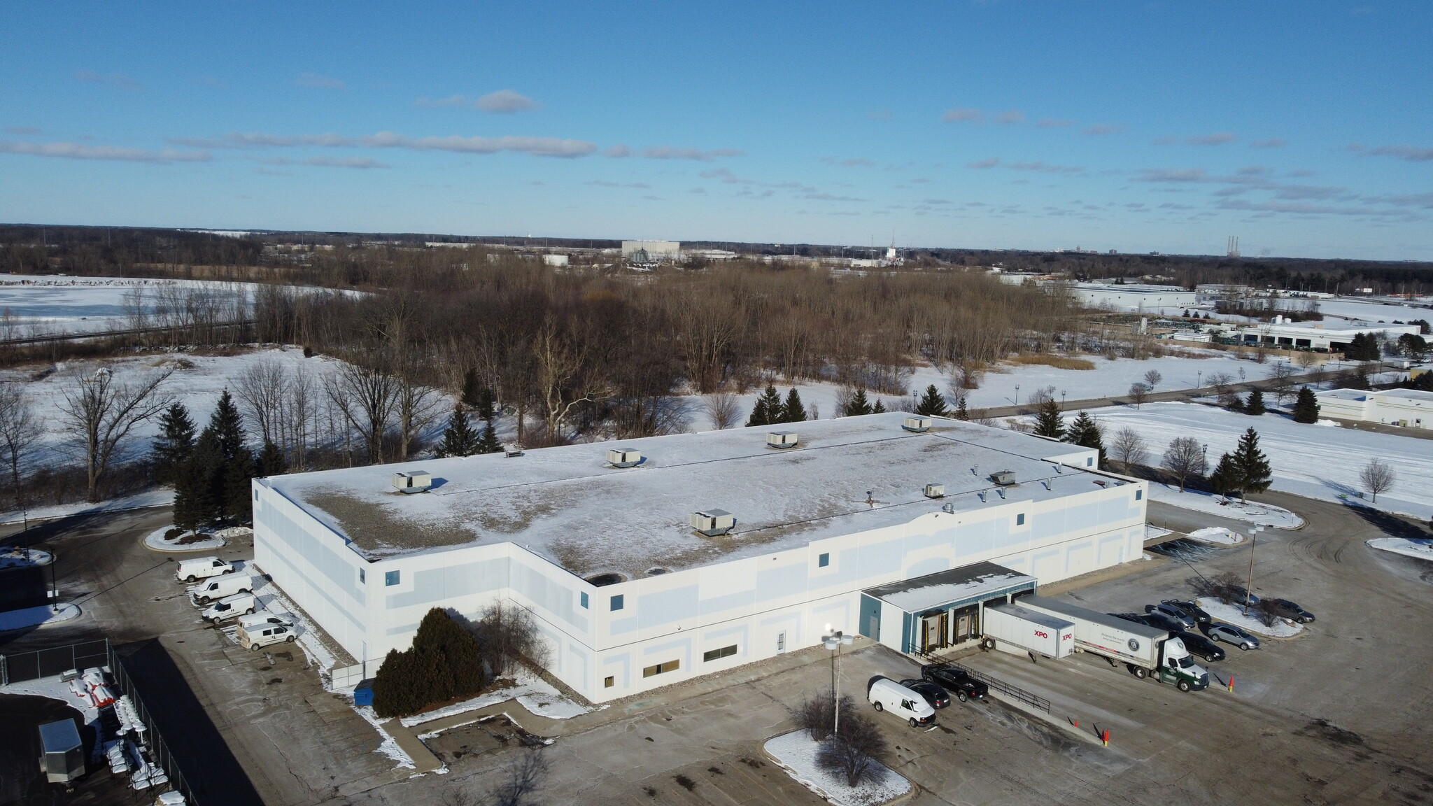 7977 Centerline Dr, Dimondale, MI à louer Photo de l’immeuble– Image 1 sur 4