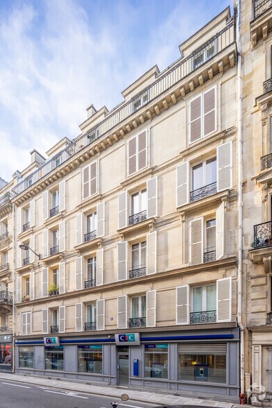 Rue De Rennes, Paris à louer - Photo de l’immeuble – Image 3 sur 5