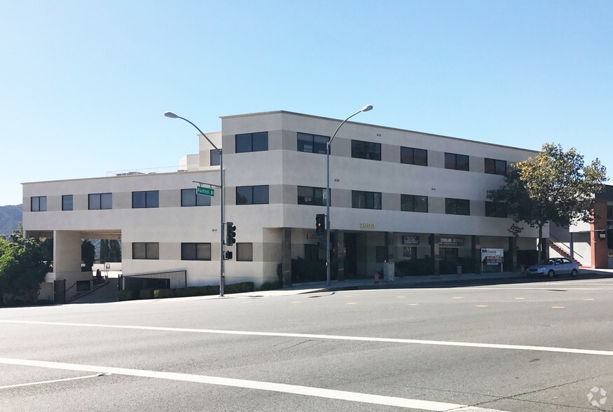 2600 Foothill Blvd, La Crescenta, CA à louer - Photo principale – Image 1 sur 26