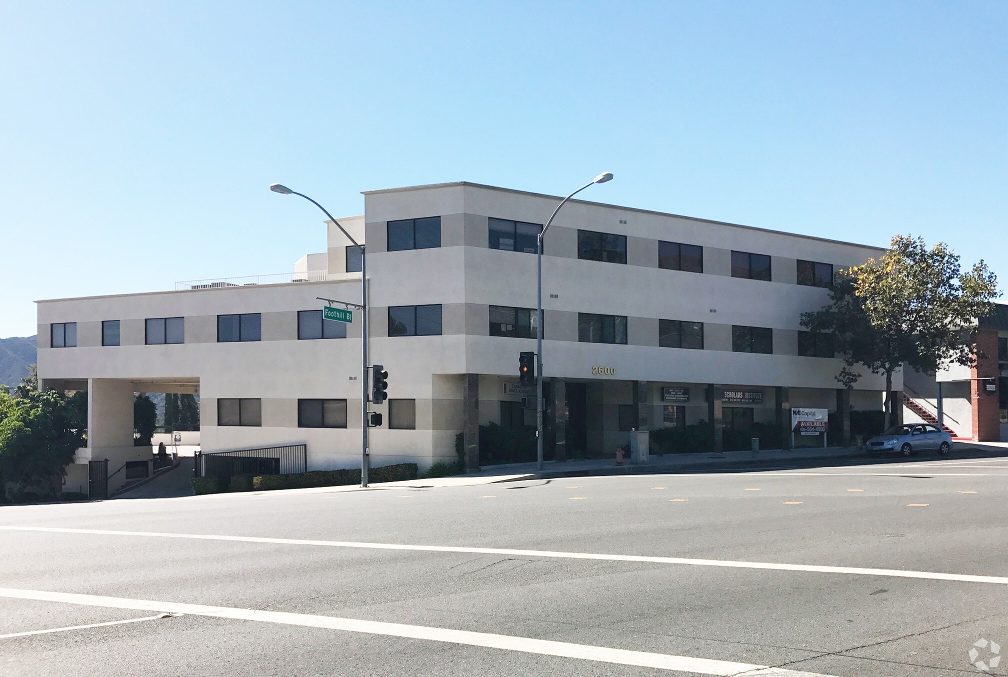 2600 Foothill Blvd, La Crescenta, CA à louer Photo principale– Image 1 sur 27