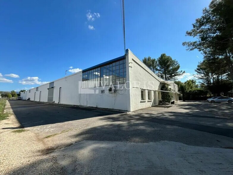Local d’activités dans Rousset à louer - Photo de l’immeuble – Image 1 sur 12