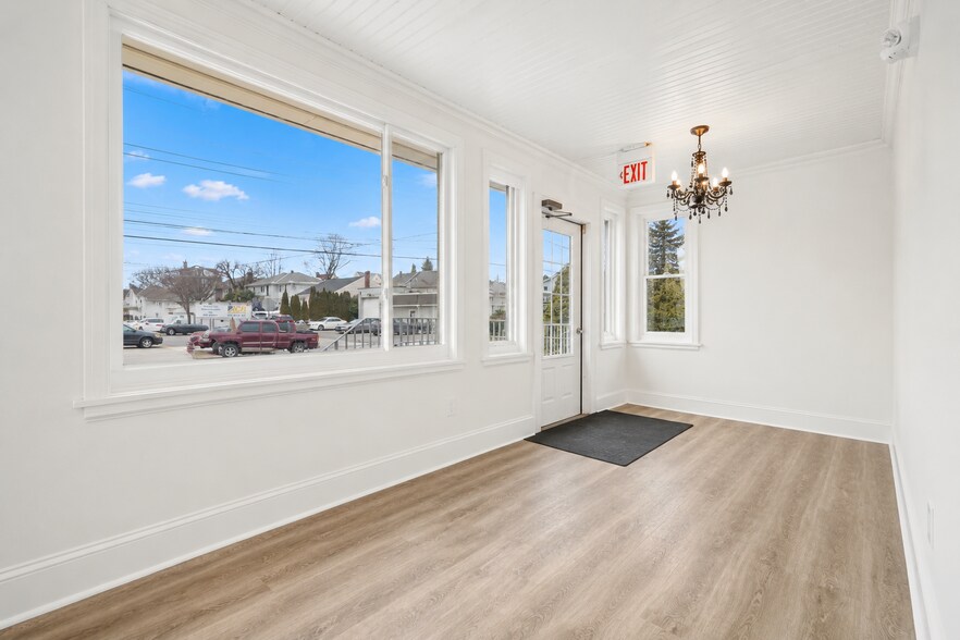 118 Columbus Ave, Valhalla, NY à louer - Hall d’entrée – Image 3 sur 11