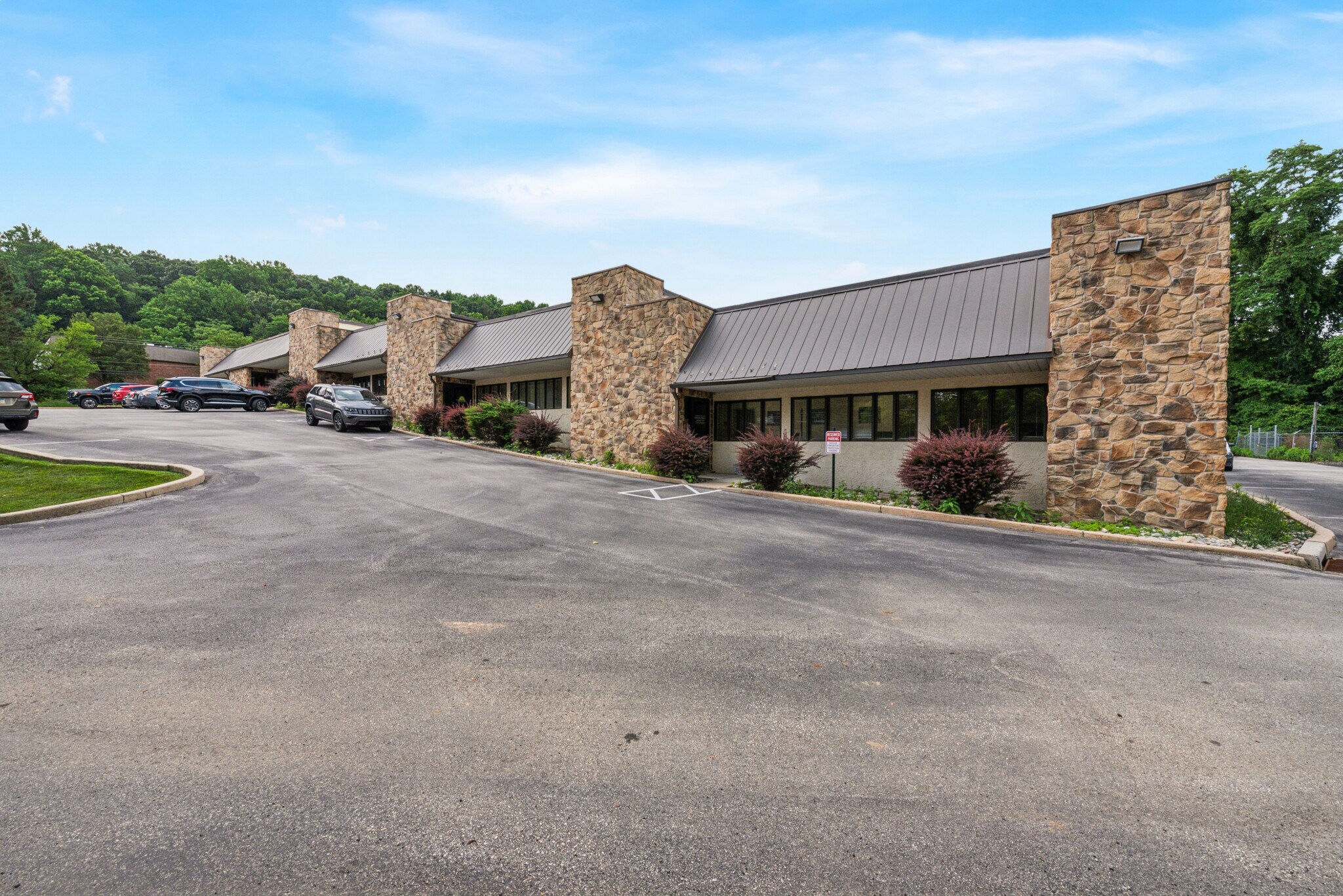 37 Industrial Blvd, Paoli, PA à vendre Photo principale– Image 1 sur 28