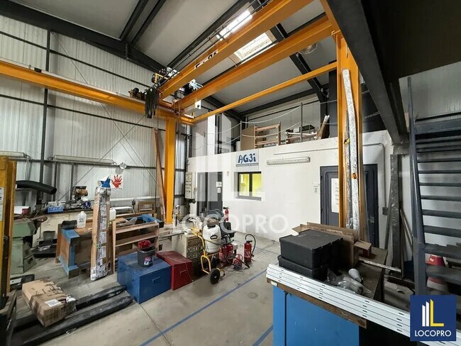 Plus de détails pour Local d'activités à louer