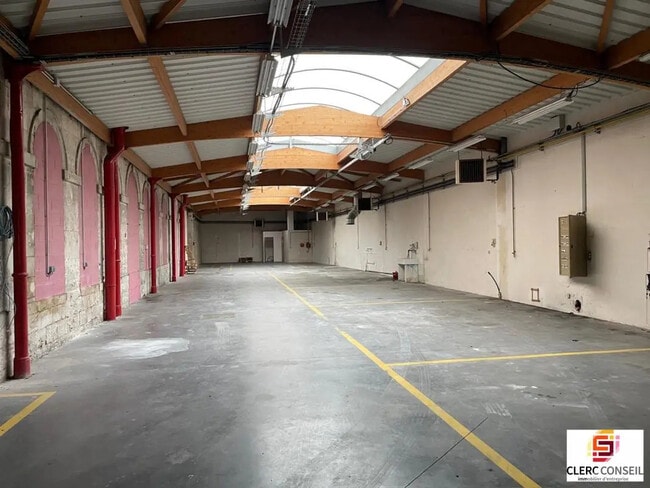 Plus de détails pour Local d'activités à louer