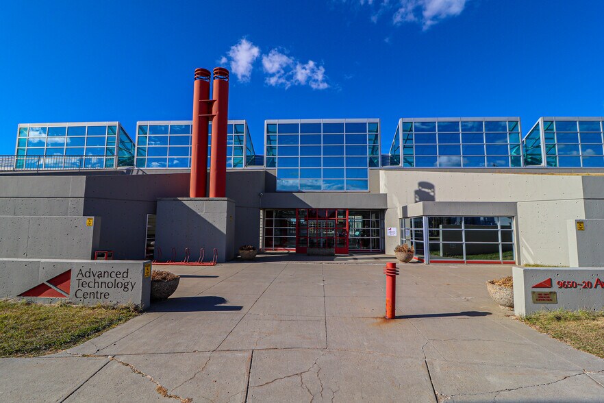 9650 20th Ave NW, Edmonton, AB à vendre - Photo de l’immeuble – Image 3 sur 32