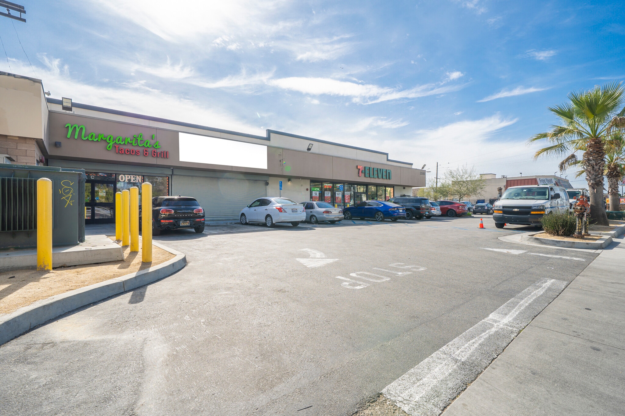 2580 Venice Blvd, Los Angeles, CA à louer Photo de l’immeuble– Image 1 sur 9