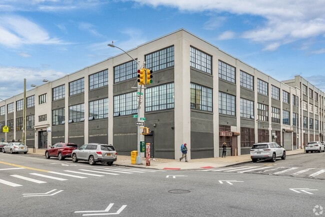 Plus de détails pour 33-00 47th Ave, Long Island City, NY - Différents types d’espaces à louer