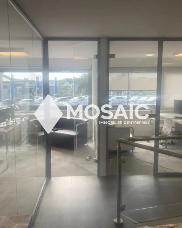 Plus de détails pour Local commercial à louer