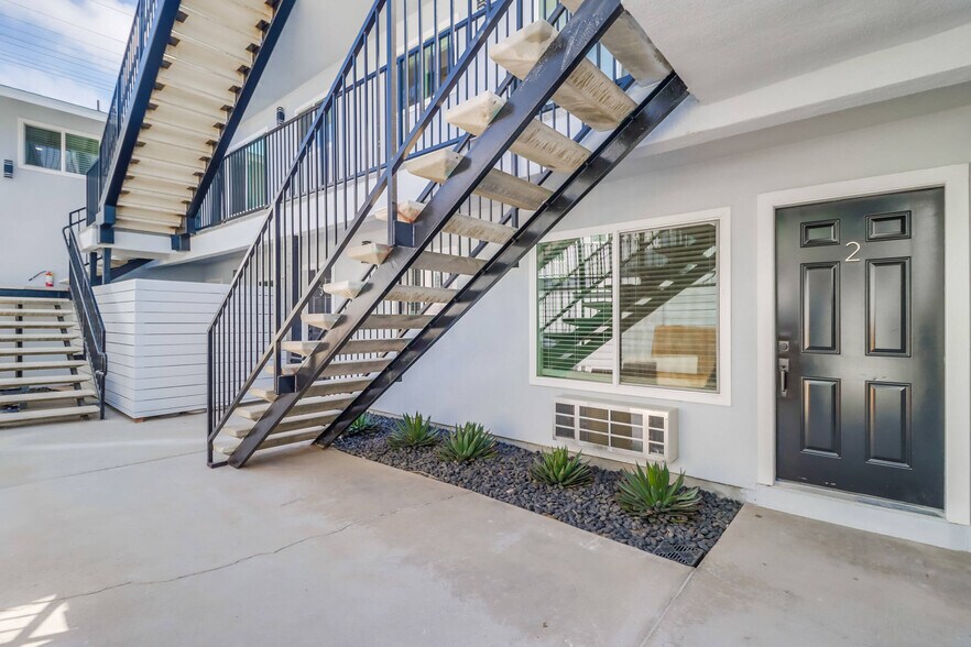 1478 Hornblend St, San Diego, CA à vendre - Photo de l’immeuble – Image 2 sur 7