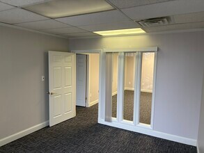 1101 N Kings Hwy, Cherry Hill, NJ à louer Photo intérieure– Image 2 sur 5