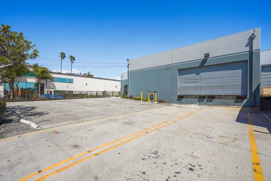 8320 Isis Ave, Los Angeles, CA à louer - Photo de l’immeuble – Image 2 sur 10
