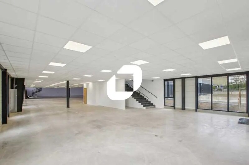 Bureau dans La Courneuve à louer - Photo de l’immeuble – Image 3 sur 14