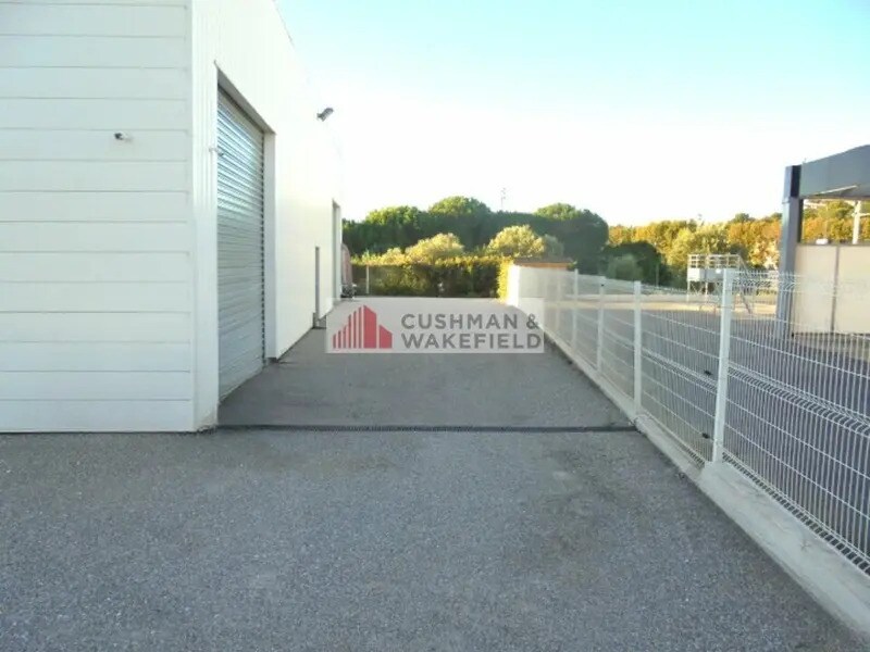 Local d’activités dans Bellegarde à louer Photo de l’immeuble– Image 1 sur 4
