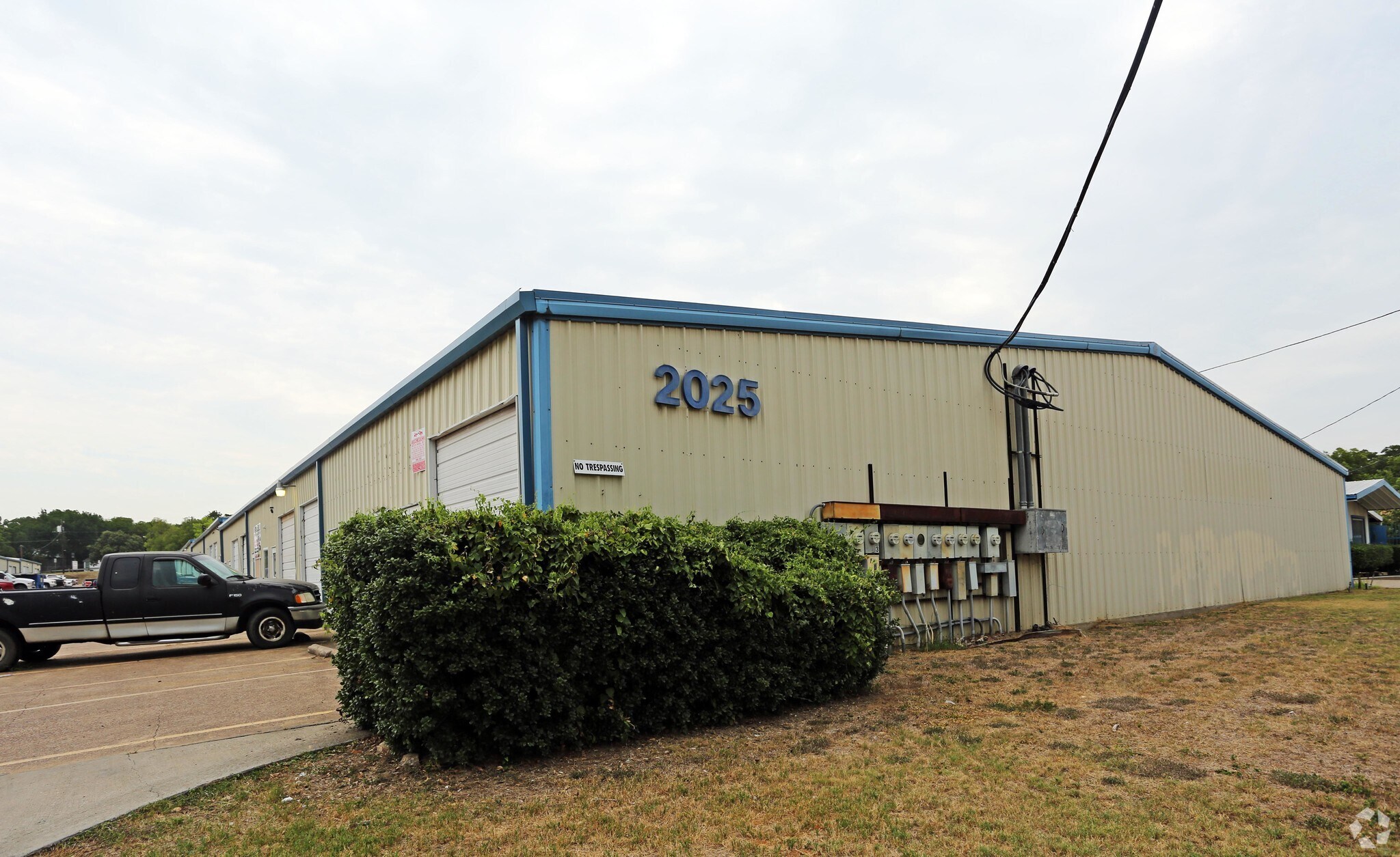 2025 E Shady Grove Rd, Irving, TX à louer Photo principale– Image 1 sur 7