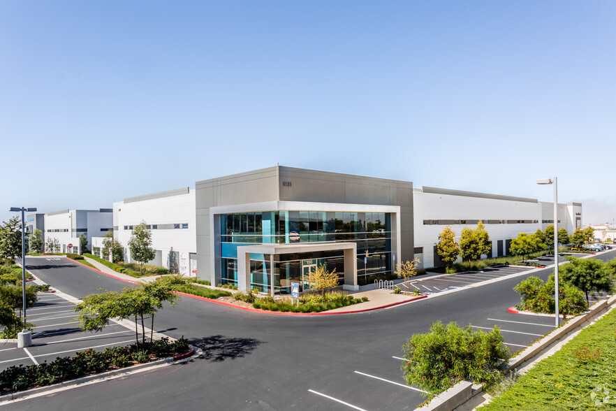 6131 Innovation Way, Carlsbad, CA à louer - Photo de l’immeuble – Image 1 sur 8