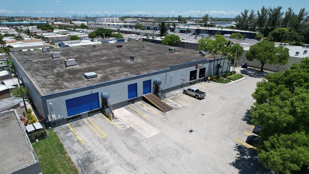 8007-8115 NW 74th Ave, Miami, FL à louer - Photo de l’immeuble – Image 2 sur 16