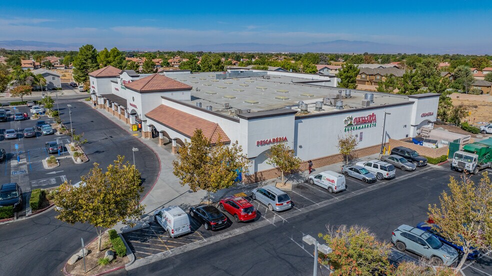 815 E Avenue K, Lancaster, CA à vendre - Photo de l’immeuble – Image 3 sur 11