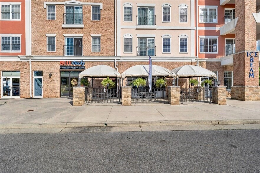 4 Restaurants in Downtown Moneta portefeuille de 4 biens à vendre sur LoopNet.fr - Photo principale – Image 1 sur 1