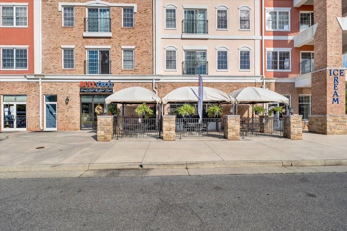 4 Restaurants in Downtown Moneta portefeuille de 4 biens à vendre sur LoopNet.fr Photo principale– Image 1 sur 2