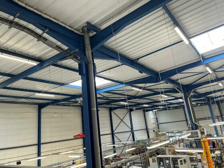 Local d’activités dans Dagneux à louer - Photo de l’immeuble – Image 3 sur 22