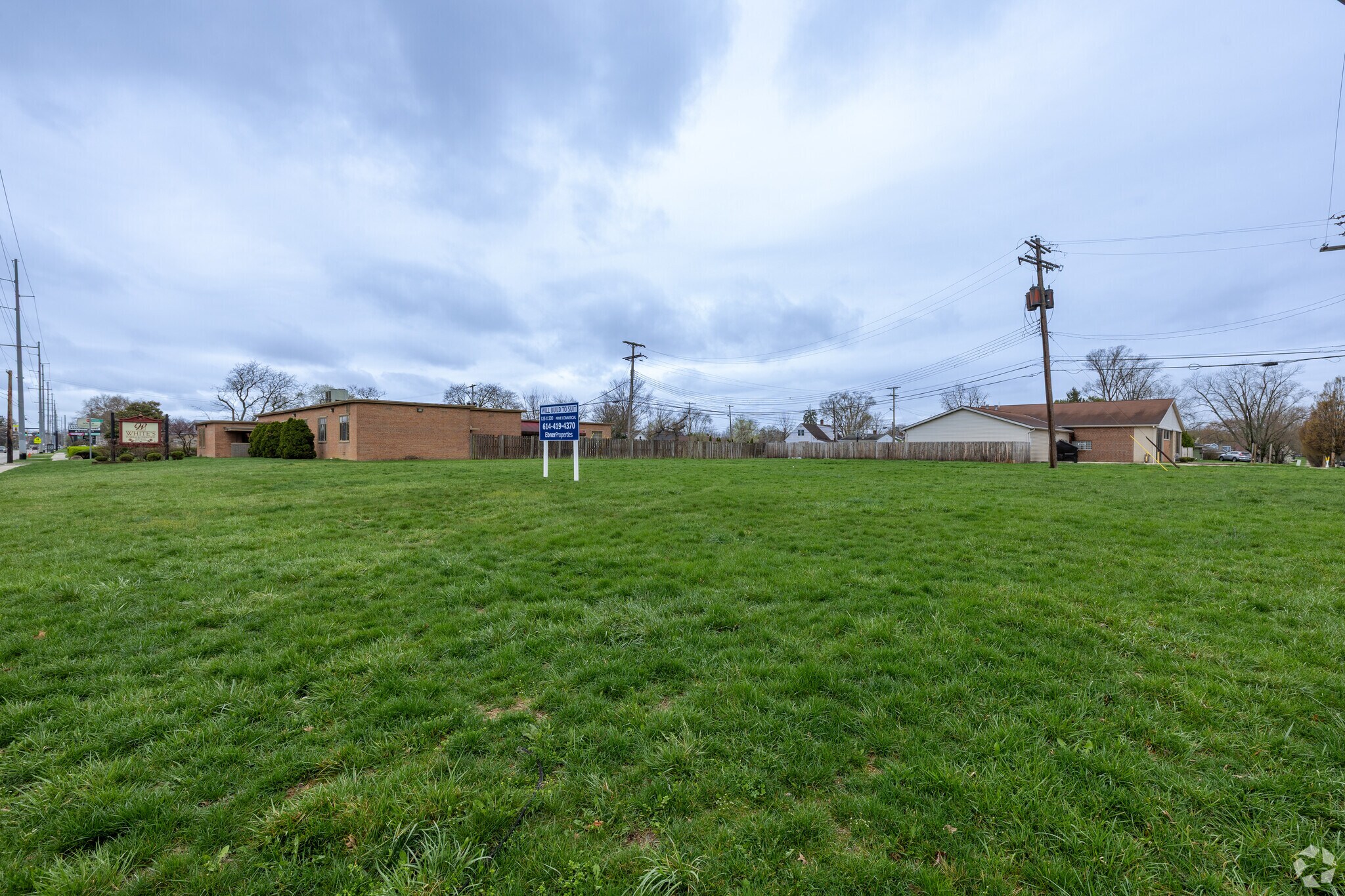 877 James Dr, Columbus, OH à louer Photo principale– Image 1 sur 3
