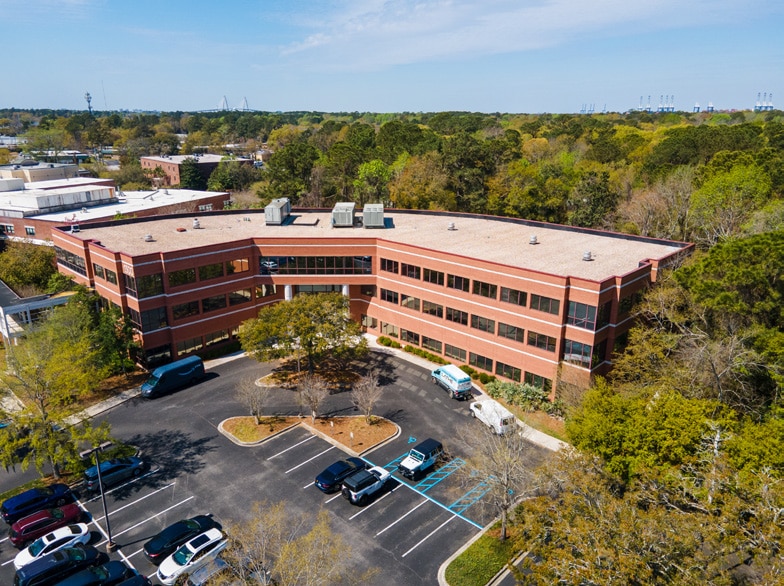 1300 Hospital Dr, Mount Pleasant, SC à louer Photo de l’immeuble– Image 1 sur 6