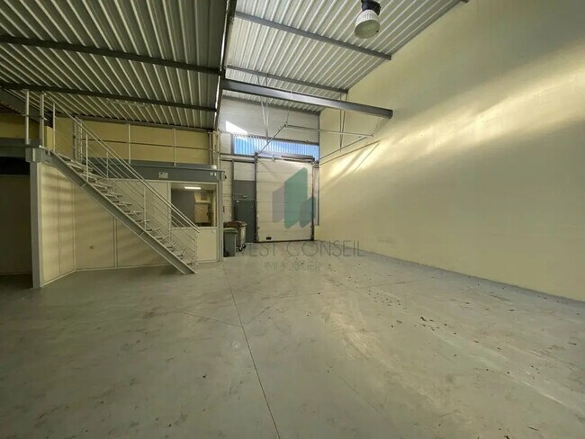 Plus de détails pour Local d'activités à louer