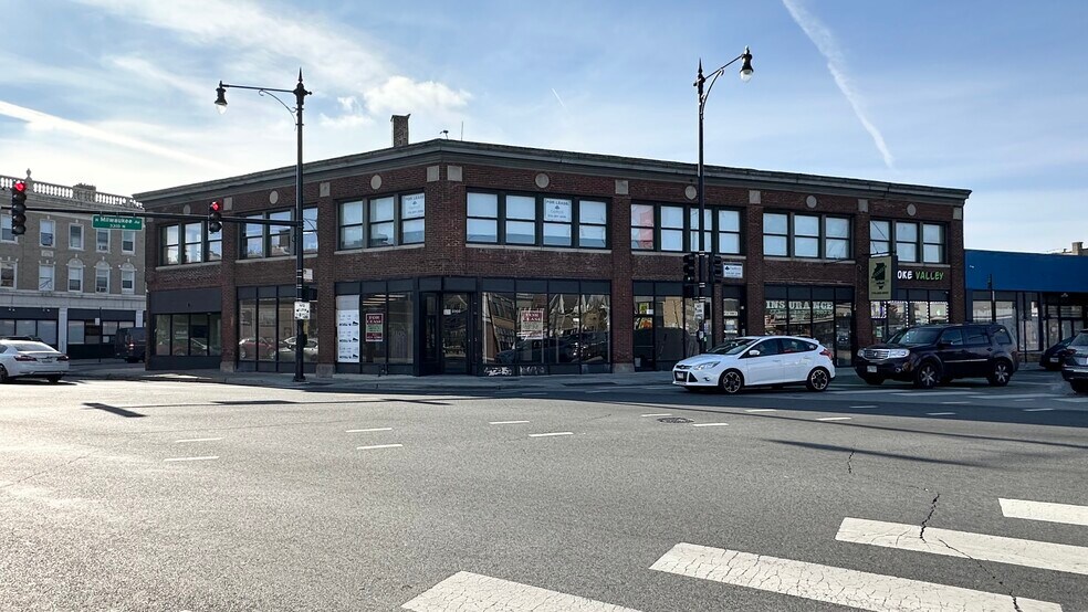 3300-3314 N Milwaukee Ave, Chicago, IL à louer - Photo de l’immeuble – Image 2 sur 8