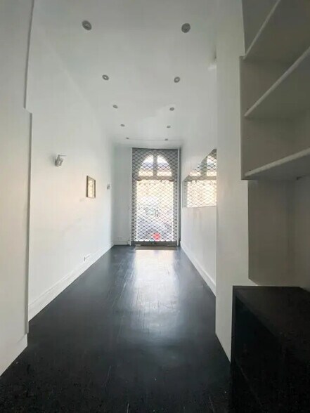 Local commercial dans Paris à louer - Photo de l’immeuble – Image 2 sur 5