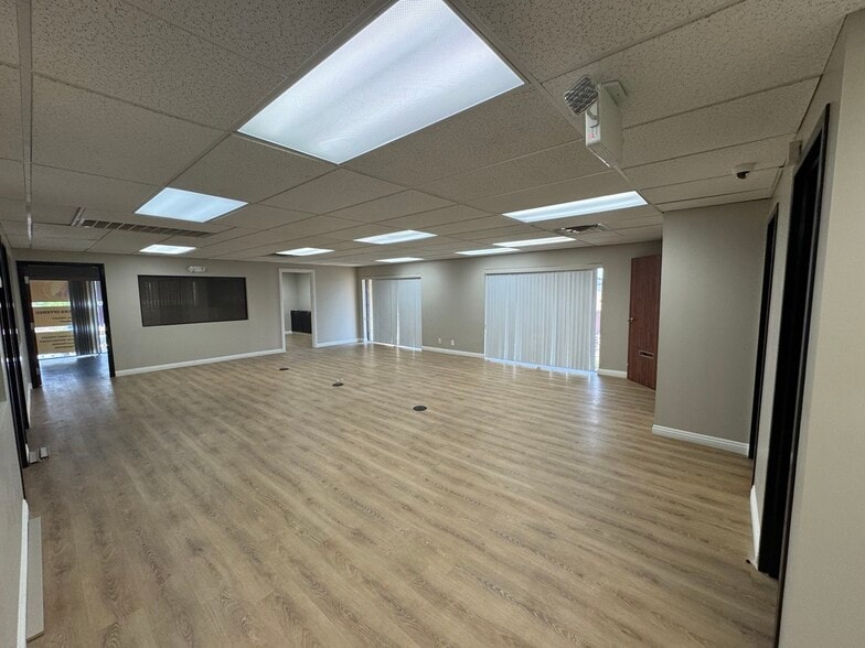 2225 E Flamingo Rd, Las Vegas, NV à louer - Photo intérieure – Image 3 sur 15